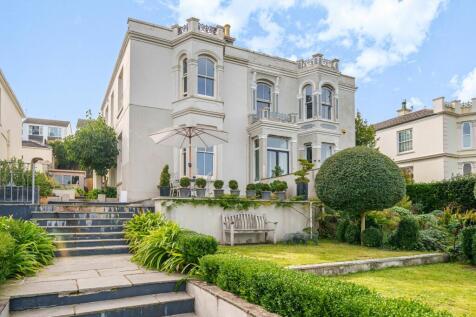 6 bedroom semi-detached house for sale