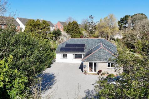 4 bedroom detached bungalow for sale