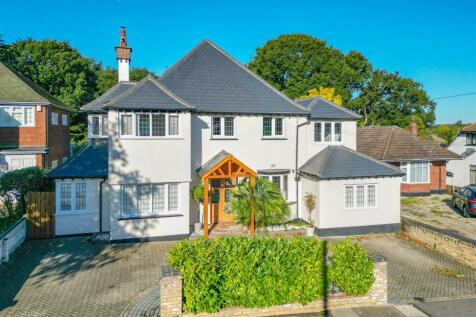 6 bedroom detached house for sale