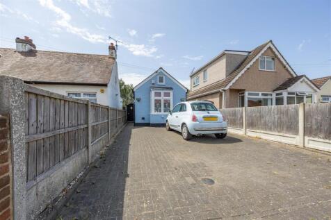 1 bedroom detached bungalow for sale