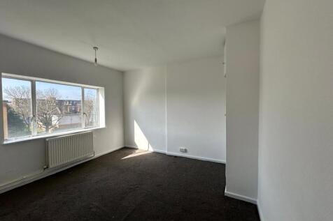 Bromley Road, London, SE6 3 bed flat for sale