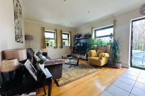 Carswell Road, London, SE6 2 bed flat for sale