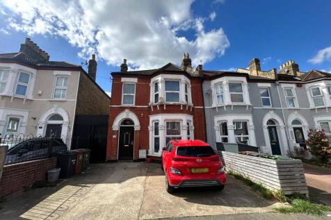 Ardfillan Road, Catford, SE6 3 bed end of terrace house for sale
