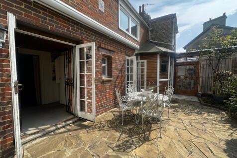 Blenheim Road, Deal, Kent, CT14 3 bed end of terrace house for sale