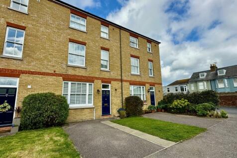 4 bedroom terraced house for sale