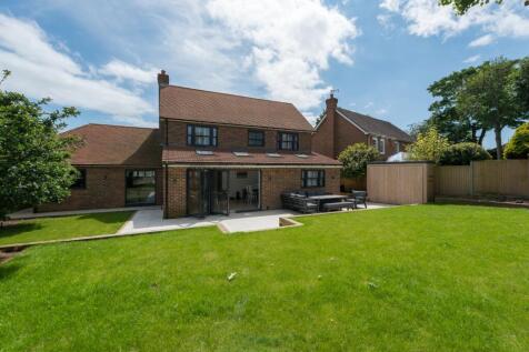 Blake Close, Walmer, Deal, CT14 4 bed detached house for sale