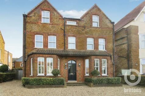 8 bedroom detached house for sale