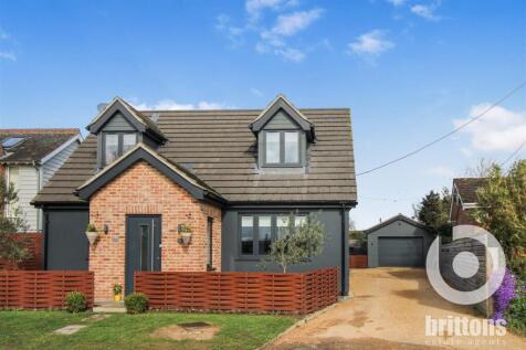 Station Road, Dersingham, King's Lynn 4 bed chalet for sale
