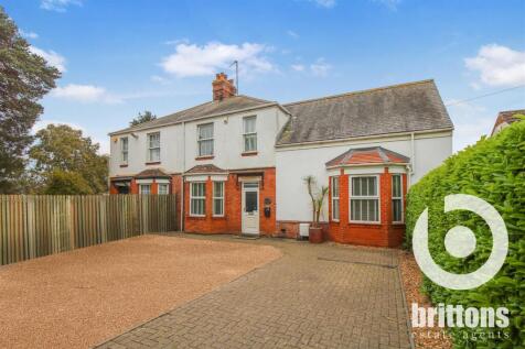 Castle Rising Road, South Wootton... 4 bed semi