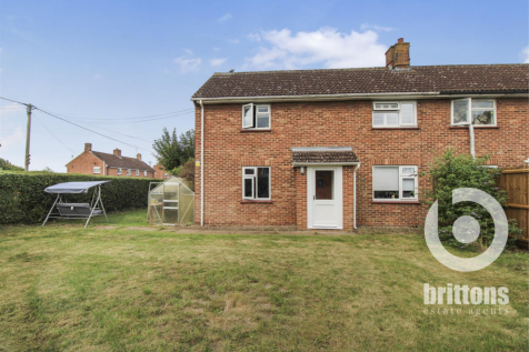 Park Crescent, Wiggenhall St. Mary... 3 bed semi