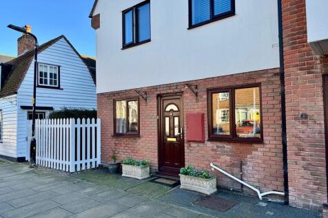 2 bedroom ground floor flat for sale