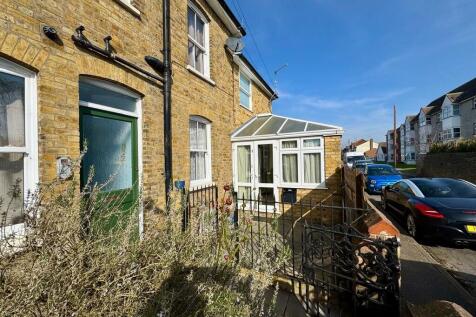 1 bedroom ground floor flat for sale