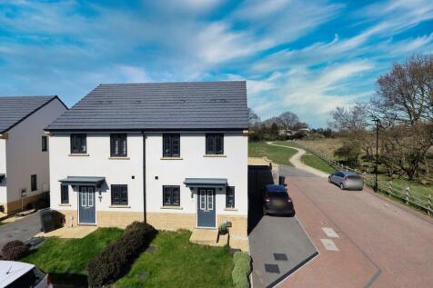Eccleshall Gardens, Bramhope, Leeds... 3 bed semi