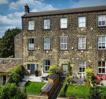 4 bedroom end of terrace house for sale
