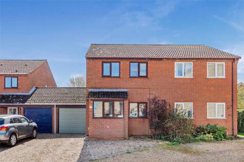 3 bedroom semi-detached house for sale