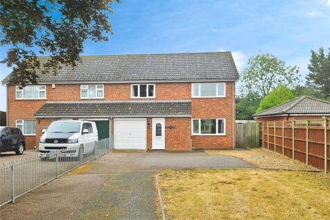 London Road, Attleborough, Norfolk, NR17 4 bed semi