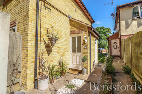 1 bedroom semi-detached house for sale