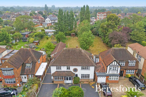 Oaklands Avenue, Romford, RM1 5 bed detached house for sale