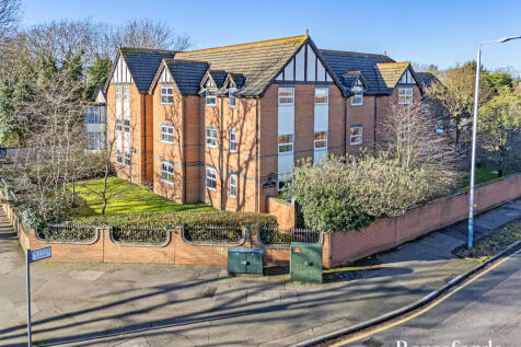 Raphael Court, Pettits Lane, RM1 2 bed apartment for sale