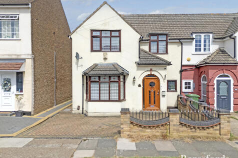 Willow Street, Romford, RM7 3 bed end of terrace house for sale