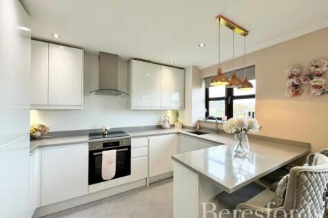 Ferro Road, Rainham, RM13 1 bed apartment for sale