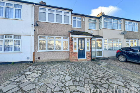 Acacia Avenue, Hornchurch, RM12 3 bed terraced house for sale