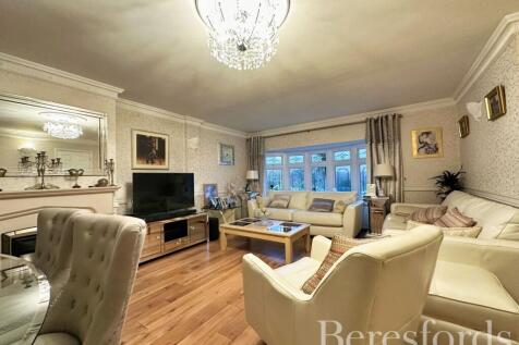 Upper Rainham Road, Hornchurch, RM12 4 bed detached house for sale