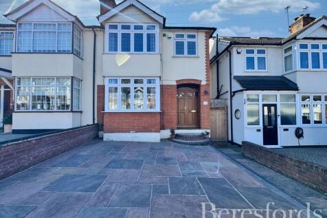 Osborne Road, Hornchurch, RM11 4 bed semi
