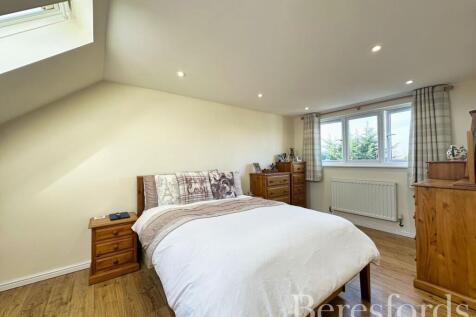 Wiltshire Avenue, Hornchurch, RM11 4 bed end of terrace house for sale