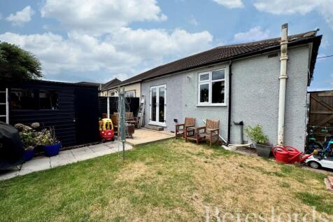 Betterton Road, Rainham, RM13 2 bed bungalow for sale