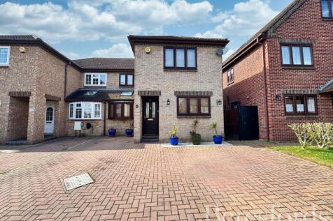 Swanbourne Drive, Hornchurch, RM12 4 bed semi
