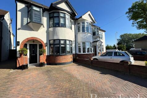 Cecil Avenue, Hornchurch, RM11 4 bed semi
