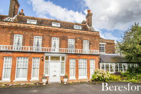 Huskards, Back Lane, CM4 2 bed apartment for sale