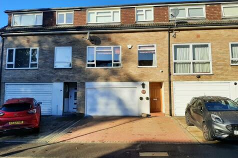 5 bedroom terraced house for sale