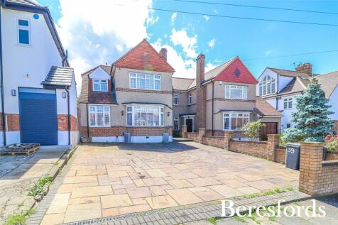 5 bedroom semi-detached house for sale