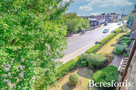 Huskards, Waldegrave Gardens, RM14 1 bed apartment for sale