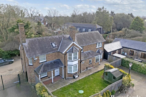 The Chase, Upminster, RM14 4 bed detached house for sale