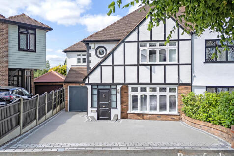 Spenser Crescent, Upminster, RM14 4 bed semi