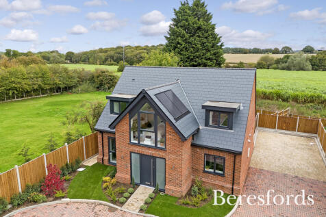Totternhoe Place, North Drive, CM13 4 bed detached house for sale