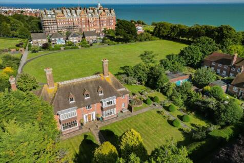 Dixwell Road, Folkestone, CT20 5 bed detached house for sale