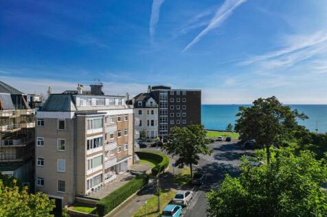 Earls Avenue, Folkestone, CT20 3 bed flat for sale