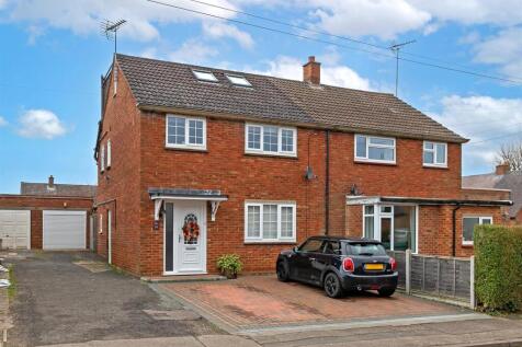 Saxon Road, Wheathampstead, St. Albans 4 bed semi