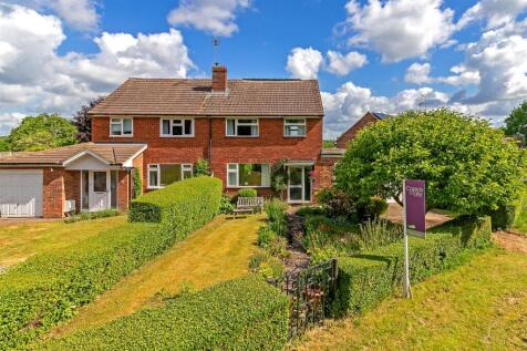 Dyke Lane, Wheathampstead, St. Albans 3 bed semi