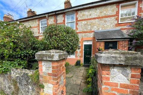 Lymbourn Road, Havant, Hampshire, PO9 3 bed terraced house for sale