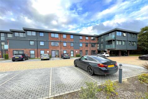Leigh Road, Havant, Hampshire, PO9 2 bed apartment for sale