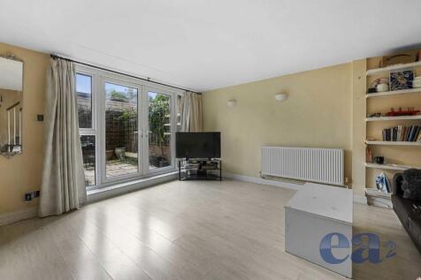 Burr Close, London E1W 3 bed flat for sale