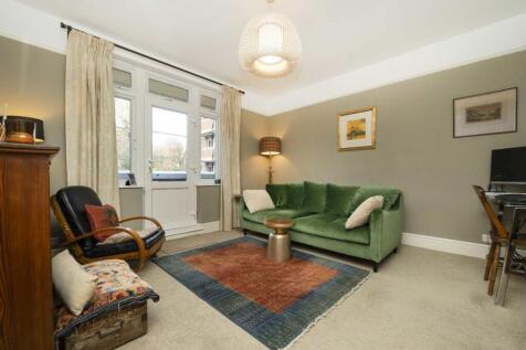 St. Katharines Way, London E1W 2 bed flat for sale