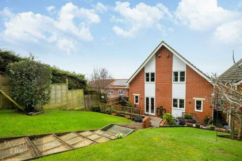 5 bedroom detached house for sale