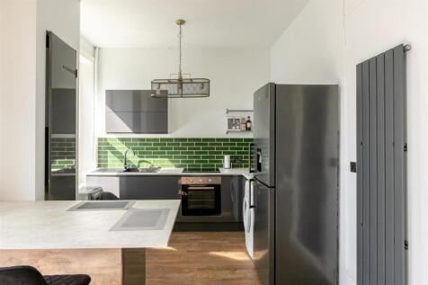3 bedroom flat for sale