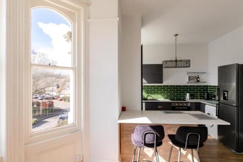 3 bedroom flat for sale